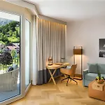 Hotel Kempinski Palace *