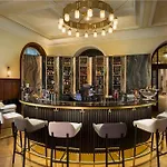 Kempinski Palace *