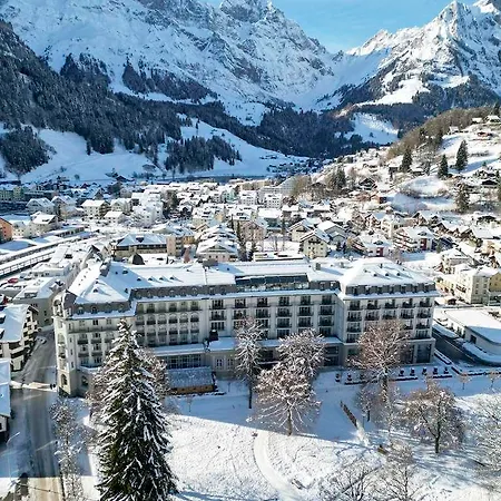 Kempinski Palace Hotel *