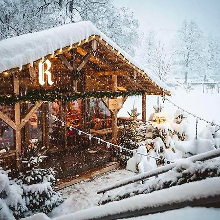 Kempinski Palace Hotel *