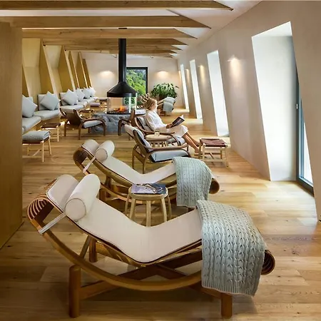 Hotel Kempinski Palace *