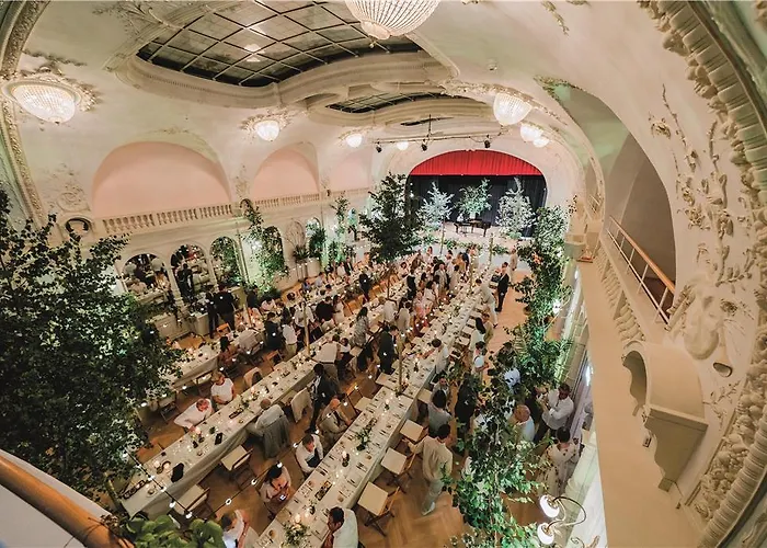 Kempinski Palace Hotel *