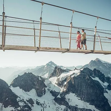 Kempinski Palace Szálloda