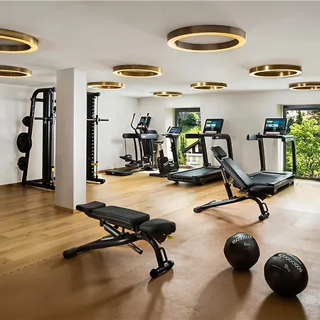 Kempinski Palace Szálloda