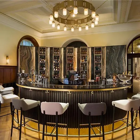 Kempinski Palace *