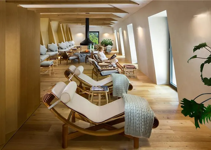 Hotel Kempinski Palace *